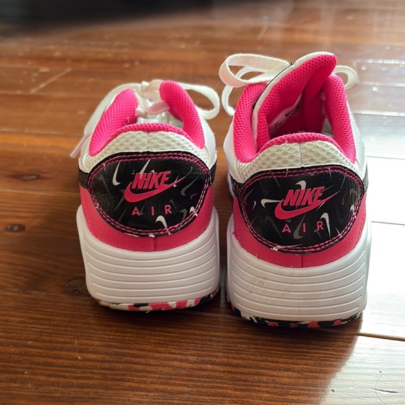 Nike Women's Athletic Shoes in Pink and White - Picture 2 of 4